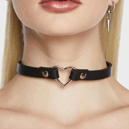 FC224 SMALL HEART LEATHER CHOKER