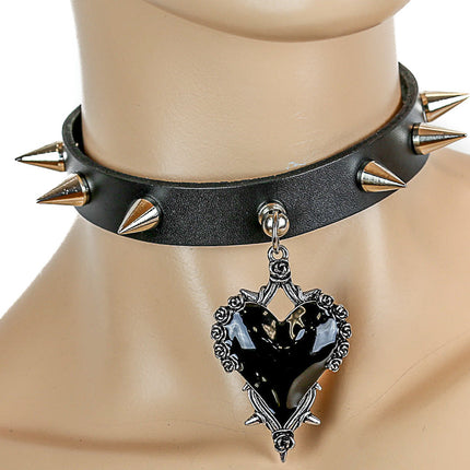 FC311 CONE SPIKE CHOKER WITH HEART PENDANT