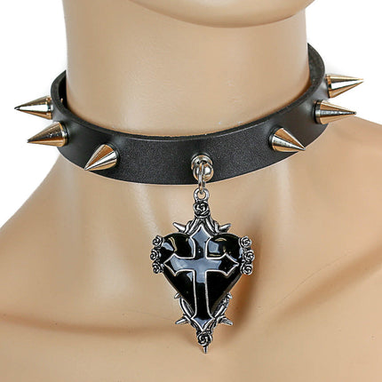 FC311 CONE SPIKE CHOKER WITH HEART PENDANT