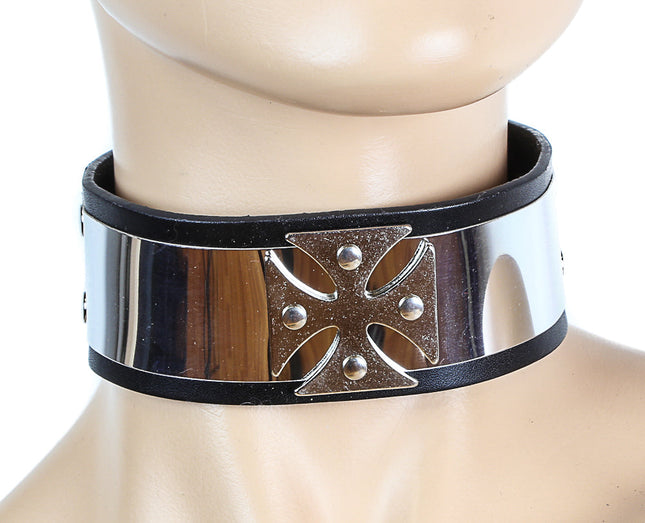 FC388 LARGE IRON CROSS ON METAL PLATE CHOKER