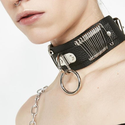 FC411  13 EACH SIDE SAFETYPIN BONDAGE CHOKER