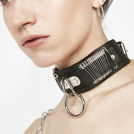 FC411  13 EACH SIDE SAFETYPIN BONDAGE CHOKER