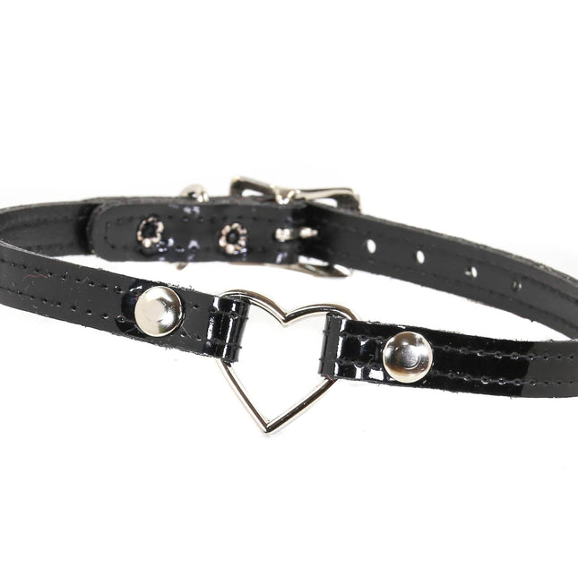 FC224 PATENT SMALL HEART SKINNY CHOKER