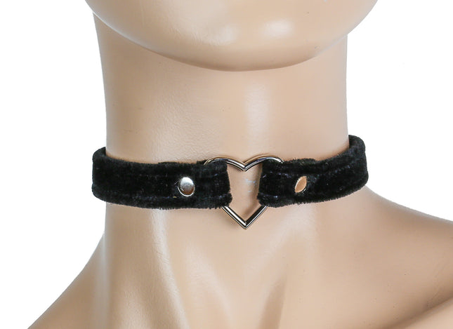FC224 VELVET SMALL HEART CHOKER
