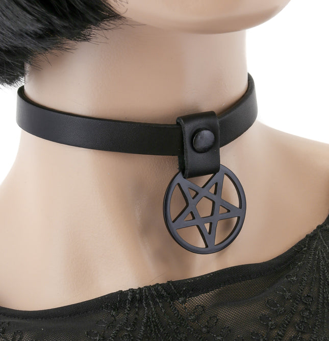 FC612  1/2" CHOKER WITH 1 1/2" HANGING PENTAGRAM