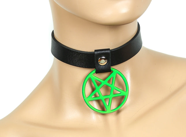FC642 HANGING PENTAGRAM CHOKER
