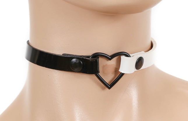 FC224 BLACK WHITE SMALL HEART