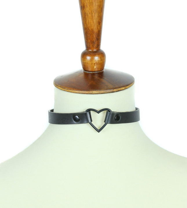 FC224-BS SMALL HEART BLACK CHOKER
