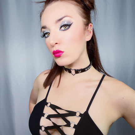 FC224PMD  MINI PYRAMID STUD HEART CHOKER