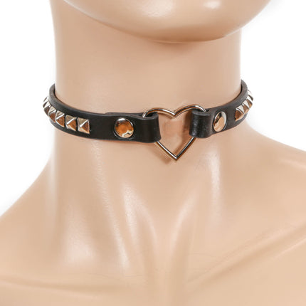 FC224PMD  MINI PYRAMID STUD HEART CHOKER