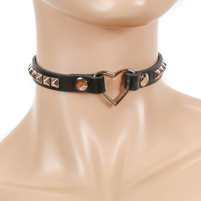 FC224PMD  MINI PYRAMID STUD HEART CHOKER