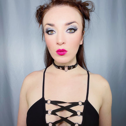 FC224PMD  MINI PYRAMID STUD HEART CHOKER