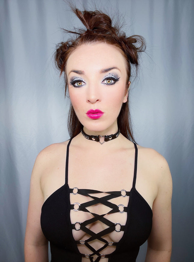 FC224PMD  MINI PYRAMID STUD HEART CHOKER