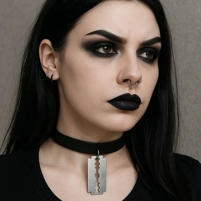 FC759  RAZOR  BLADE GENIUINE LEATHER CHOKER