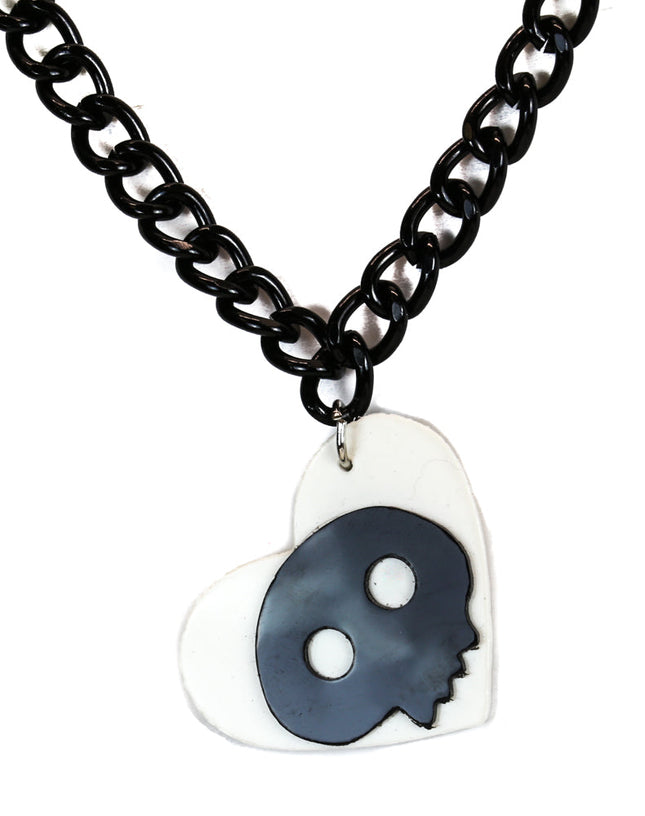 FC805WHT-BLK HEART SKULL PENDANT