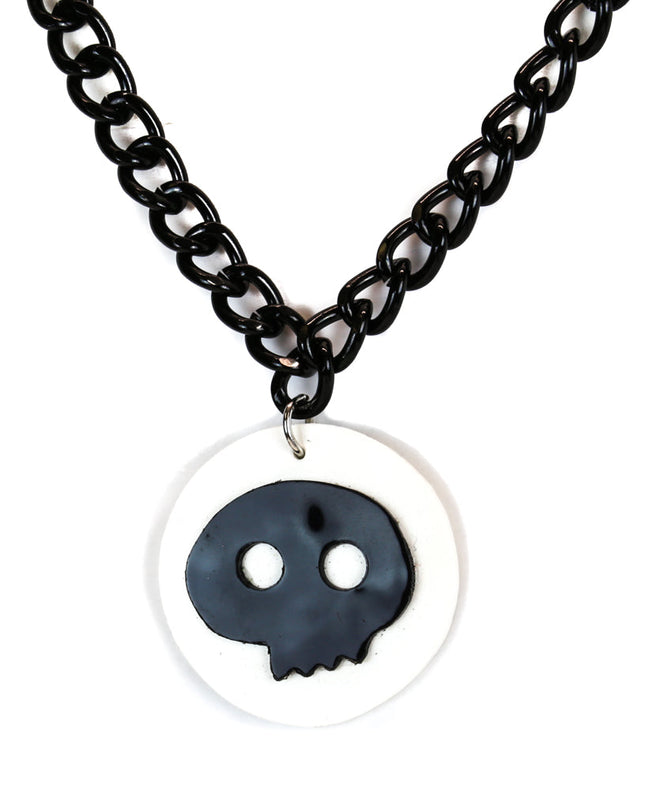 FC806WHT-BLK SKULL PENDANT