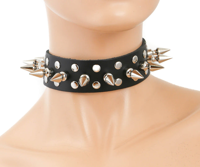 FC906 SPIKE RIVET CHOKER