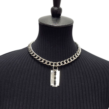FC987 RAZOR BLADE PENDANT