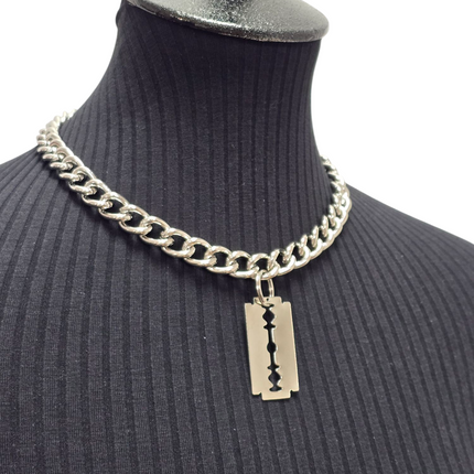 FC987 RAZOR BLADE PENDANT