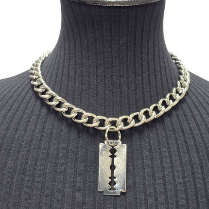 FC987 RAZOR BLADE PENDANT