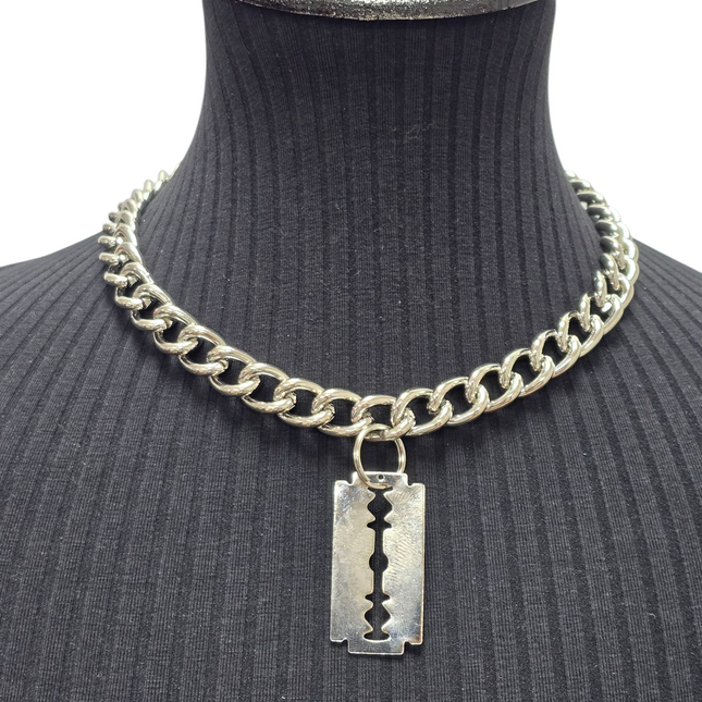 FC987 RAZOR BLADE PENDANT