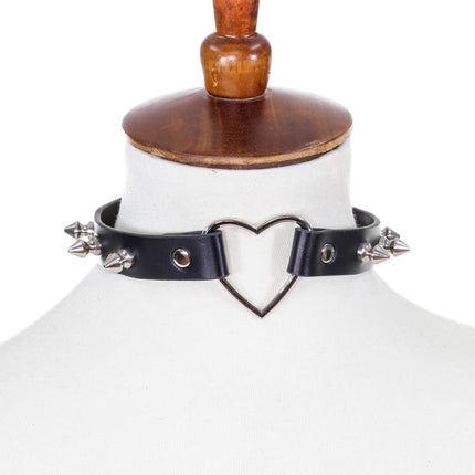FCK108  HEART CHOKER WITH SPIKE