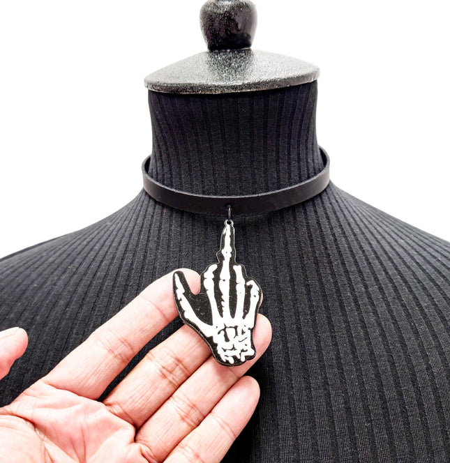 FCK28238  SKELETON HAND CHOKER LEATHER