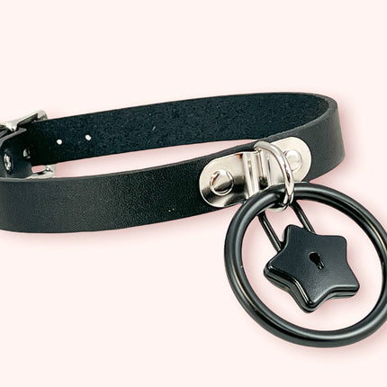 FCK370 HANGING RING AND LOCK LEATHER CHOKER