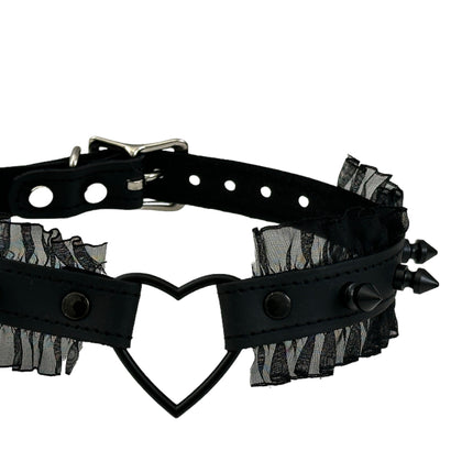 FCK560  LACE HEART SPIKE CHOKER