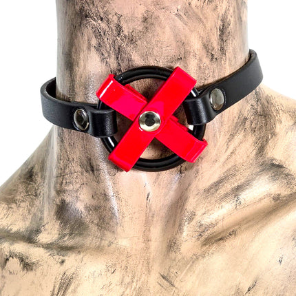 FCK675-BS  MIDDLE O RING CROSS  BLACK 3/4" LEATHER BUCKLE CHOKER