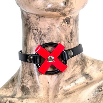 FCK675-BS  MIDDLE O RING CROSS  BLACK 3/4" LEATHER BUCKLE CHOKER
