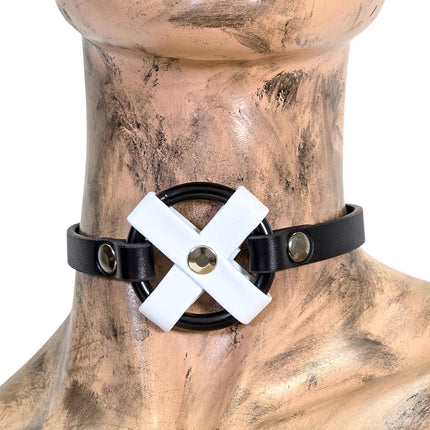 FCK675-BS  MIDDLE O RING CROSS  BLACK 3/4" LEATHER BUCKLE CHOKER