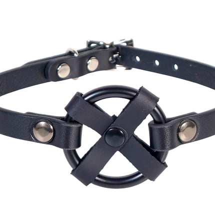 FCK675-BS  MIDDLE O RING CROSS  BLACK 3/4" LEATHER BUCKLE CHOKER