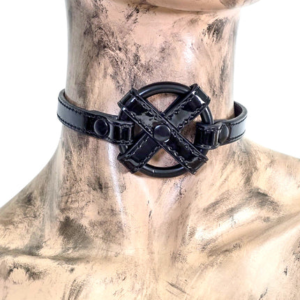 FCK675P-BS SHINY PATENT  MIDDLE O RING CROSS 1/2" LEATHER BUCKLE CHOKER
