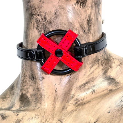 FCK675P-BS SHINY PATENT  MIDDLE O RING CROSS 1/2" LEATHER BUCKLE CHOKER