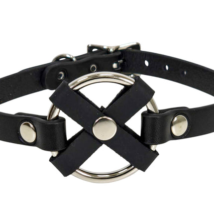FCK675 MIDDLE O RING CROSS  BLACK 1/2" LEATHER BUCKLE CHOKER