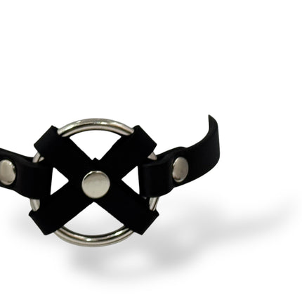 FCK675 MIDDLE O RING CROSS  BLACK 1/2" LEATHER BUCKLE CHOKER
