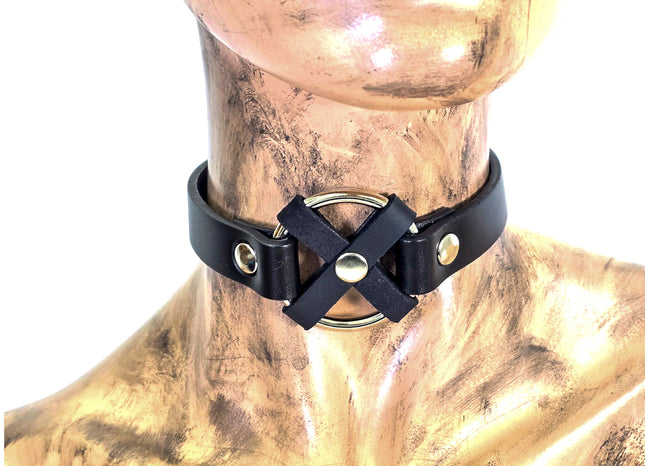 FCK675 MIDDLE O RING CROSS  BLACK 3/4" LEATHER BUCKLE CHOKER
