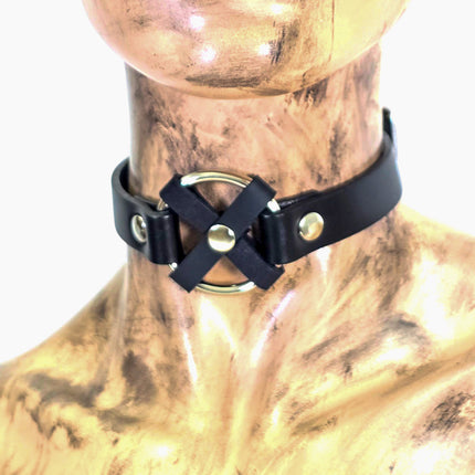 FCK675 MIDDLE O RING CROSS  BLACK 3/4" LEATHER BUCKLE CHOKER