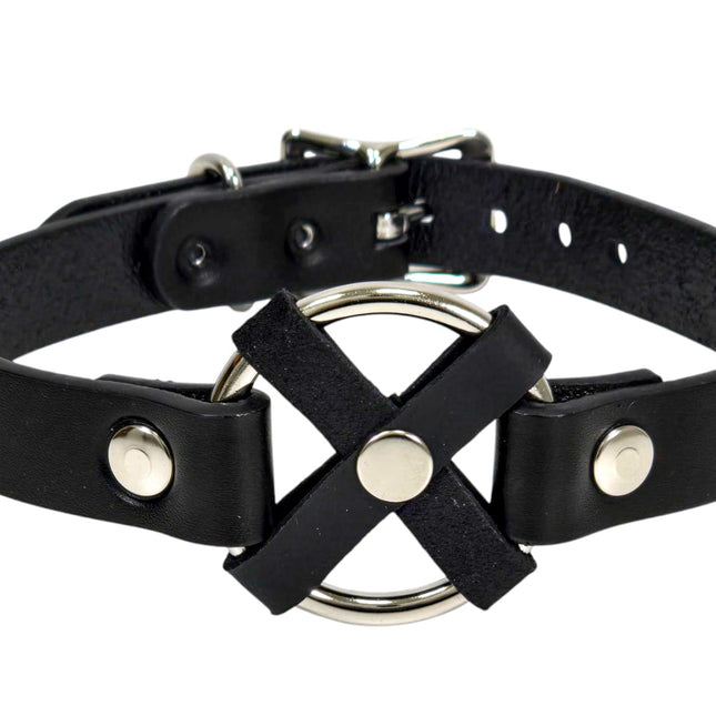 FCK675 MIDDLE O RING CROSS  BLACK 3/4" LEATHER BUCKLE CHOKER