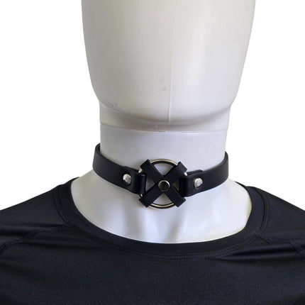 FCK675 MIDDLE O RING CROSS  BLACK 3/4" LEATHER BUCKLE CHOKER