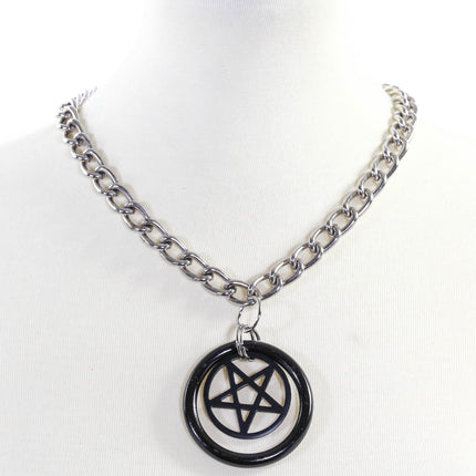 FCK910R PENTAGRAM IN RING PENDANT REGULAR CUT CHAIN