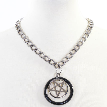 FCK910R PENTAGRAM IN RING PENDANT REGULAR CUT CHAIN