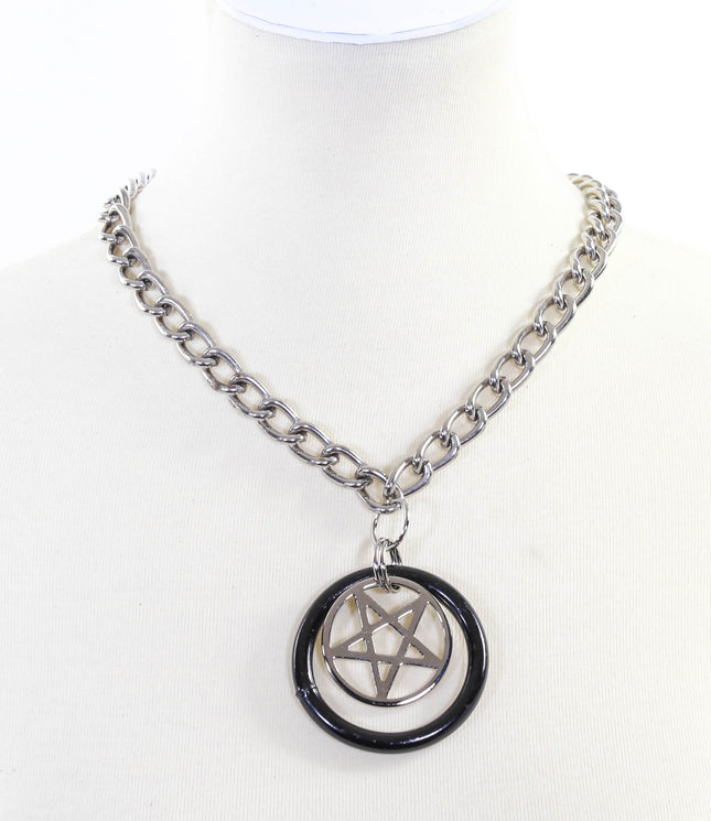 FCK910R PENTAGRAM IN RING PENDANT REGULAR CUT CHAIN
