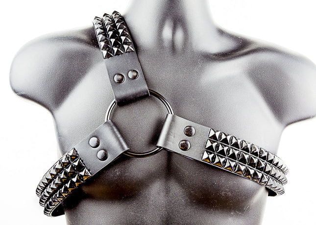 FH133-BS 3 ROW BLACK PYRAMID AND BLACK RING 3