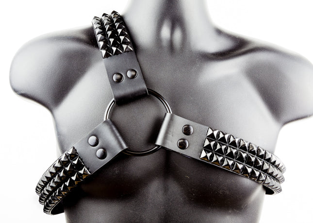 FH133-BS 3 ROW BLACK PYRAMID AND BLACK RING 3