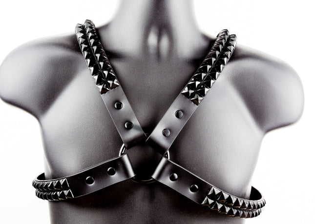 FH135-BS 2 ROW PYRAMID CROSS HARNESS