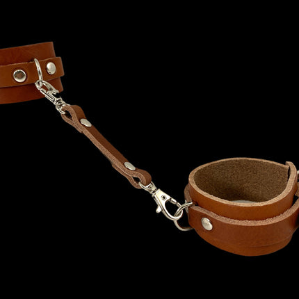 FMH117 2 1/2 " LEATHER HANDCUFF 5" LEATHER TRIGGER