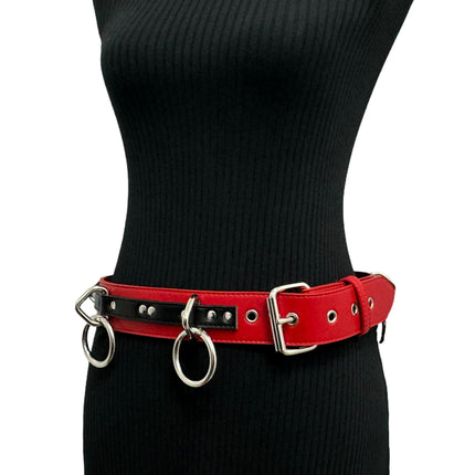BT562RED-BLK VEGAN  LARGE O RING STRAPPED BONDAGE BELT