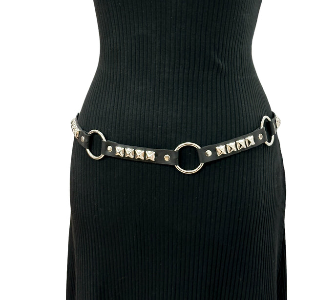 BT675 GENUINE LEATHER STUDDED 1 1/4" RING LINK BELT